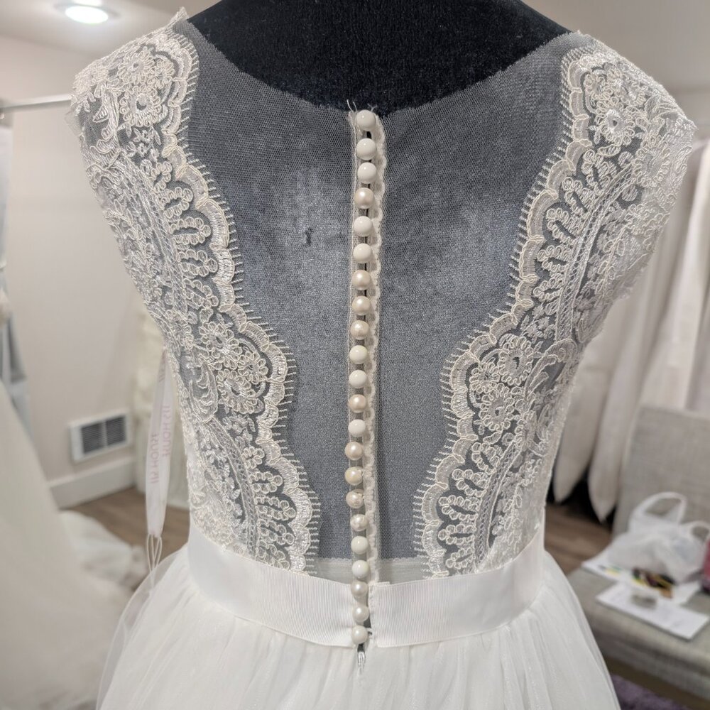 JJ's House Size 10 A-Line Wedding Dress - Picture 5 of 6